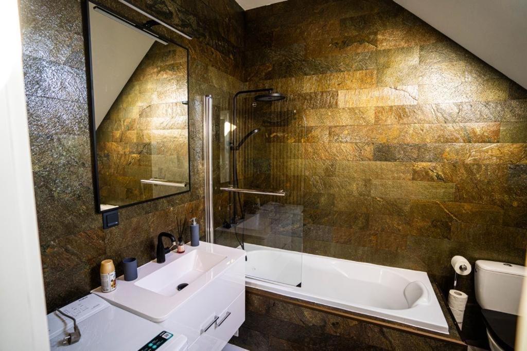 N & G Apartments Râșnov Zewnętrze zdjęcie